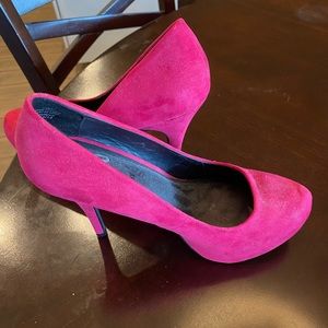 9 1/2 bright pink heel